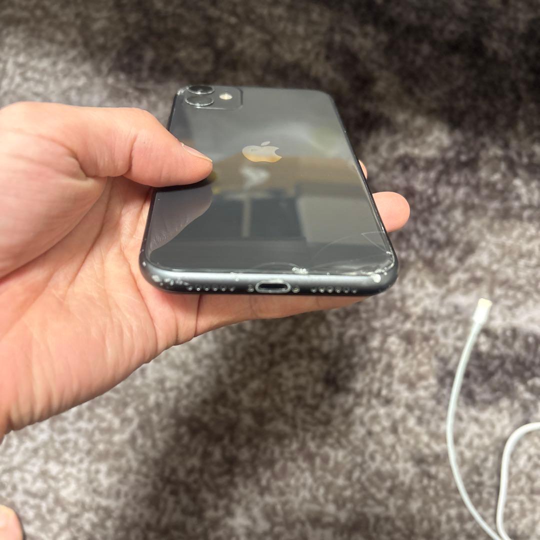 Apple iPhone 11 ブラック 本体