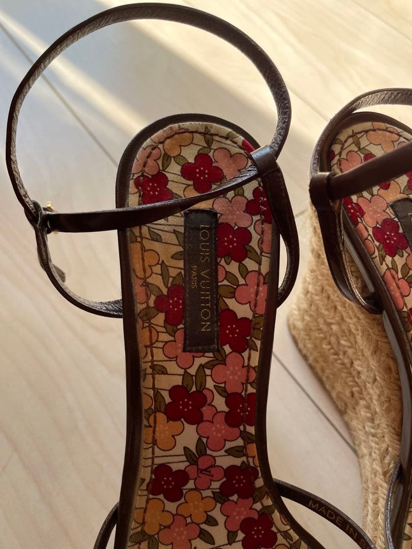 ブラウン ストラップサンダル ウェッジヒール