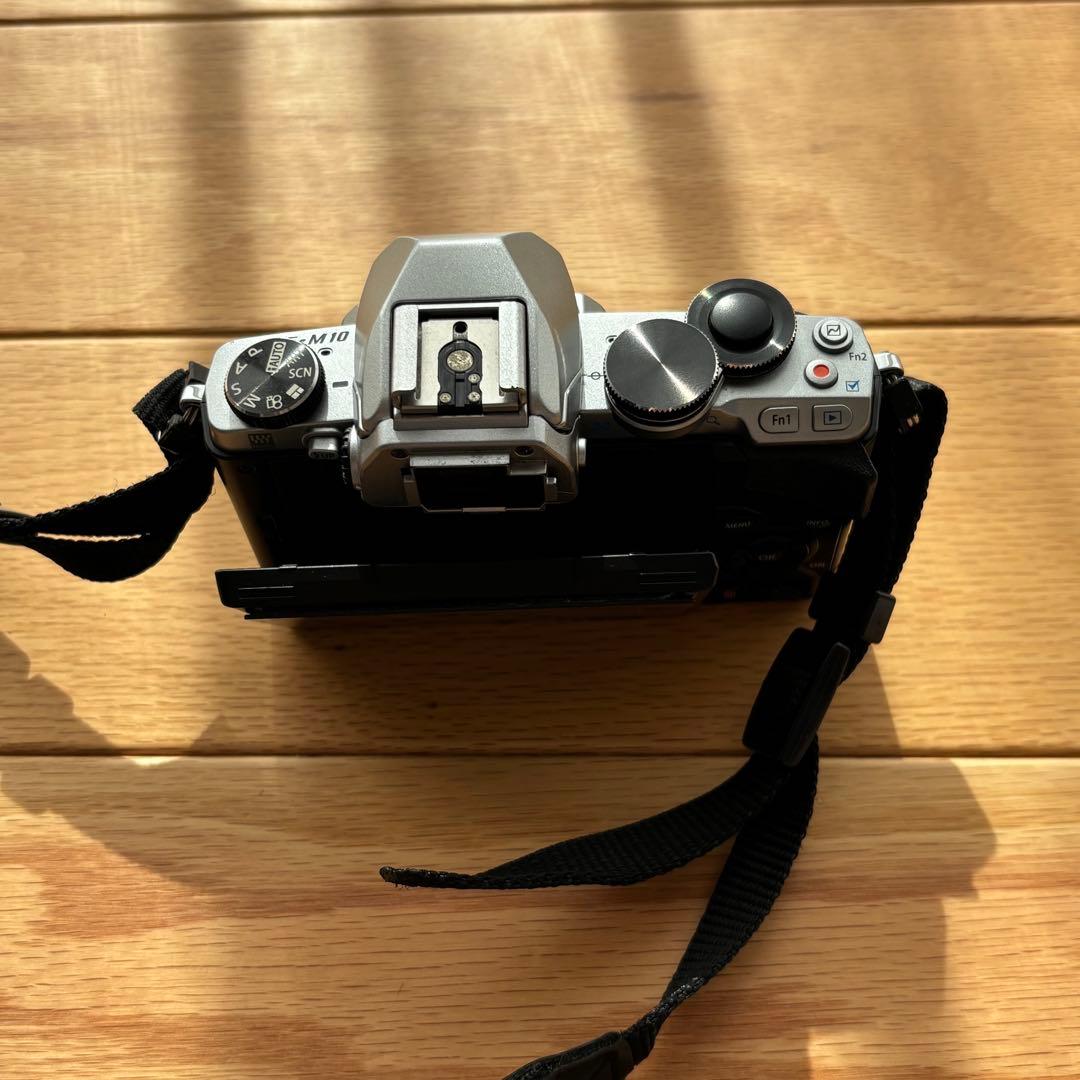 OLYMPUS OM-D ミラーレス一眼カメラ