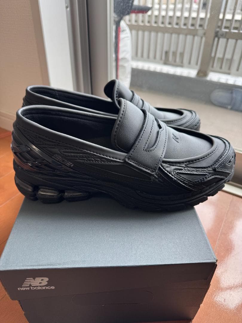 New Balance 1906L トリプルブラックローファー