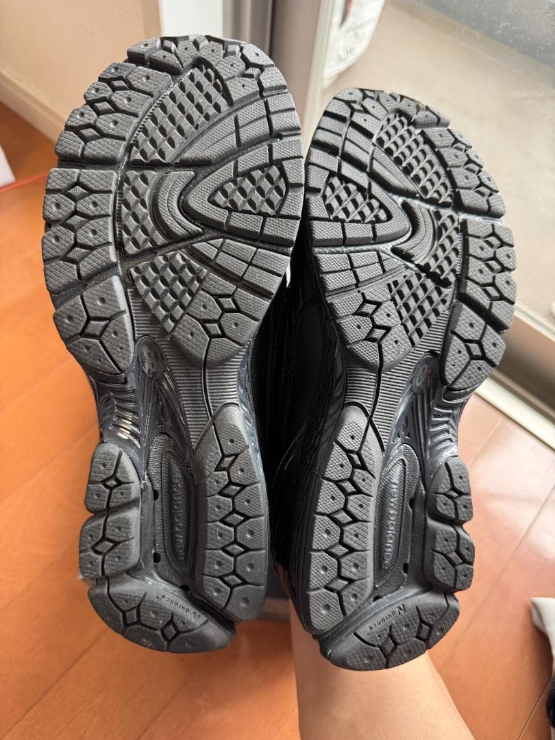 New Balance 1906L トリプルブラックローファー