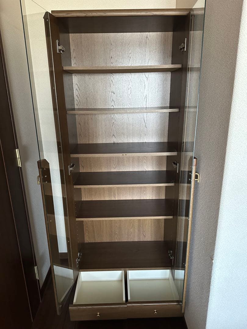 ガラス扉キャビネット　本棚　飾り棚　引出し付き