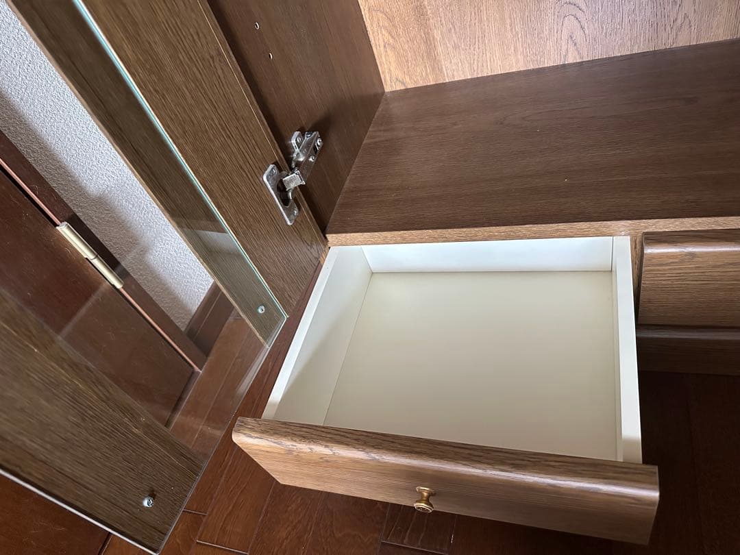 ガラス扉キャビネット　本棚　飾り棚　引出し付き