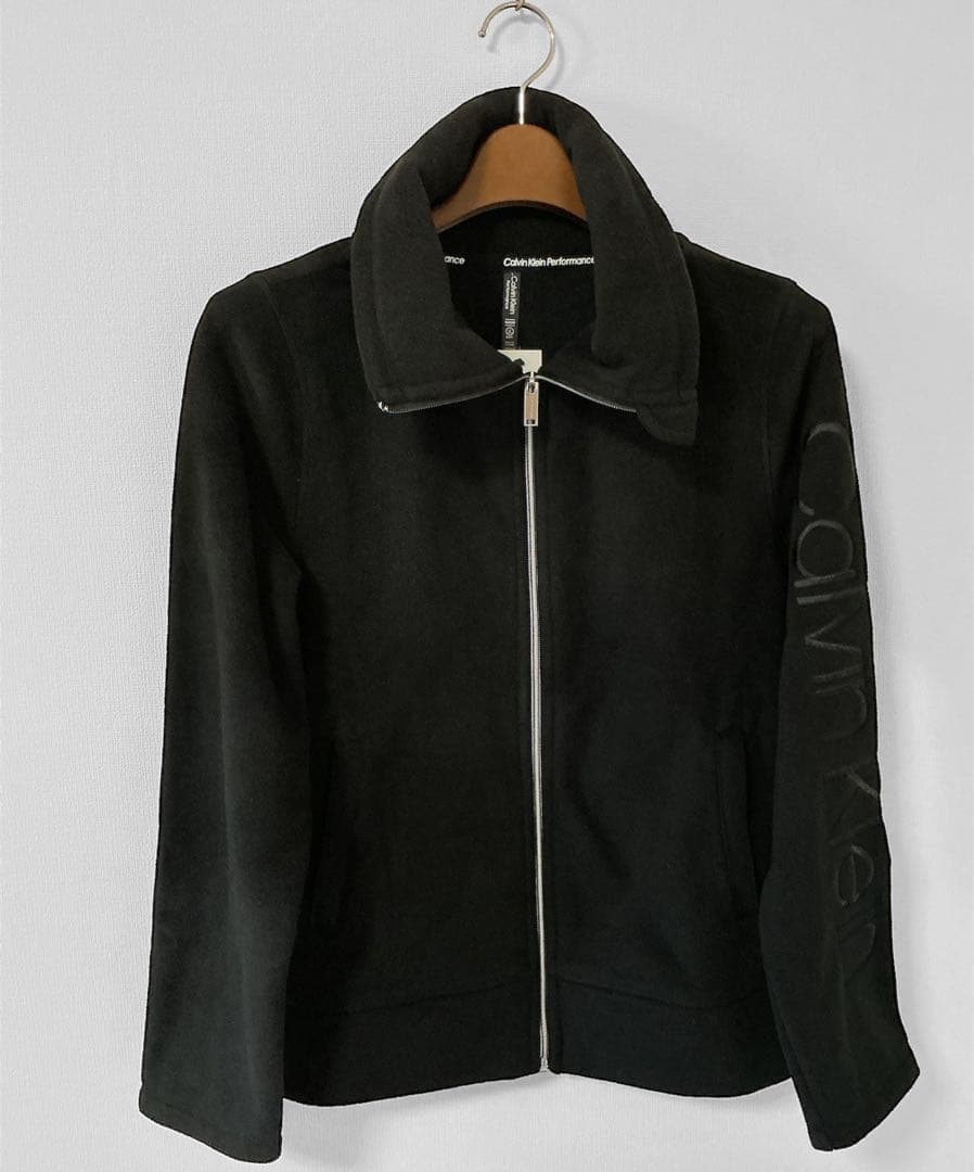 新品　  Performance 袖ロゴフリースジャケット