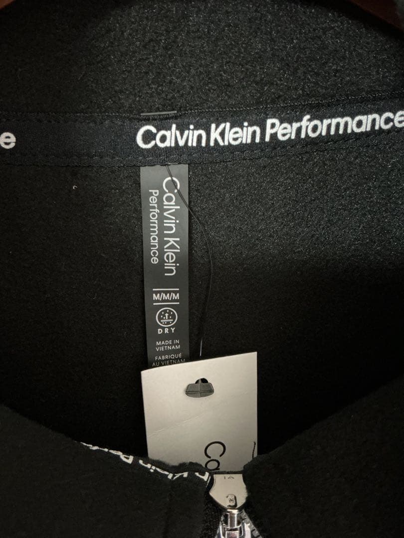 新品　  Performance 袖ロゴフリースジャケット