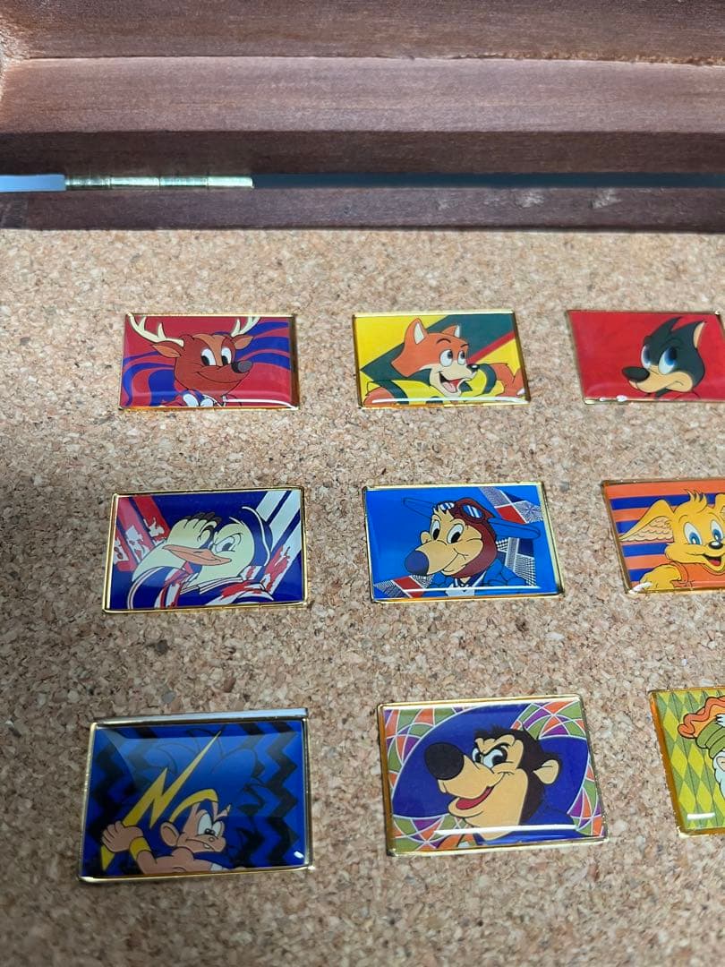 【美品】Jリーグ ピンバッジ 12個セット 木製ボックス付き