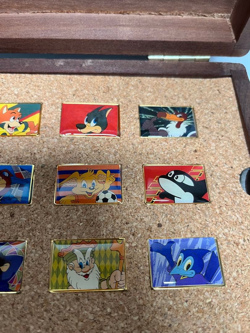 【美品】Jリーグ ピンバッジ 12個セット 木製ボックス付き