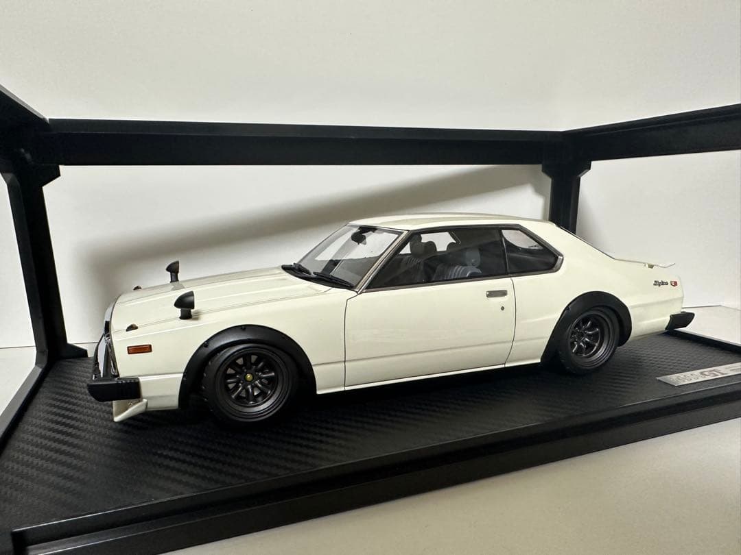 ミニカー 1/18 Nissan Skyline 2000 GT-ES (C210)