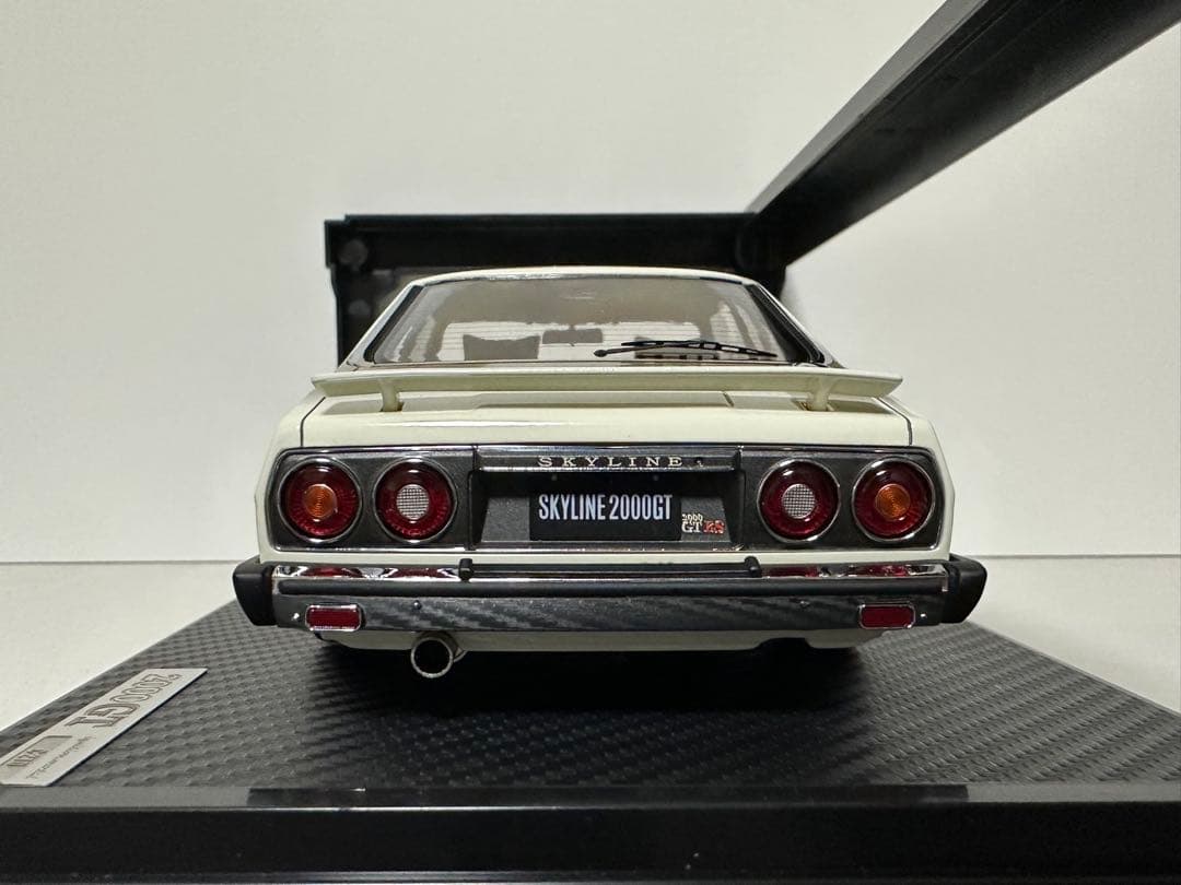 ミニカー 1/18 Nissan Skyline 2000 GT-ES (C210)