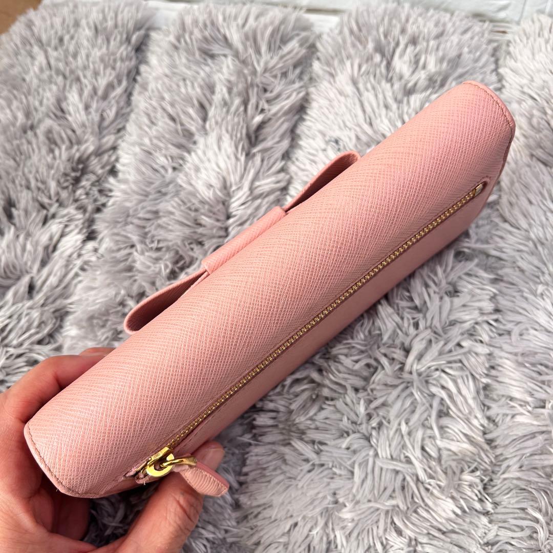 美品✨PRADA サフィアーノ　フィオッコ　リボン　メタルロゴ　長財布　ピンク