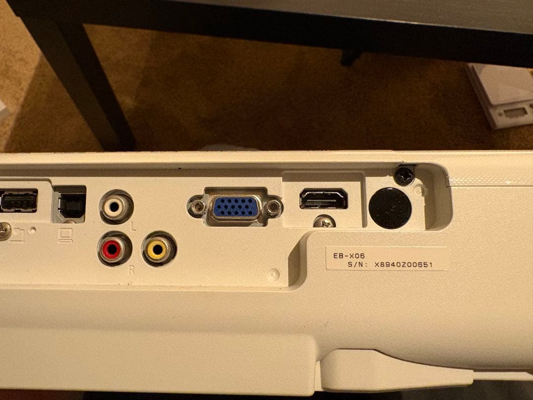 エプソンプロジェクター EB-X06アップル純正変換ケーブル・HDMIケーブル付