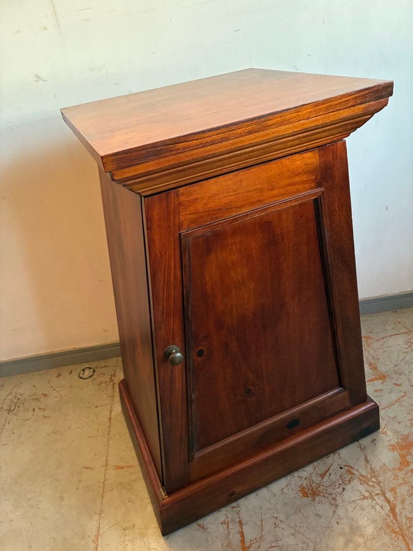 イギリス製　Pier One ヴィンテージキャビネット　オーク材