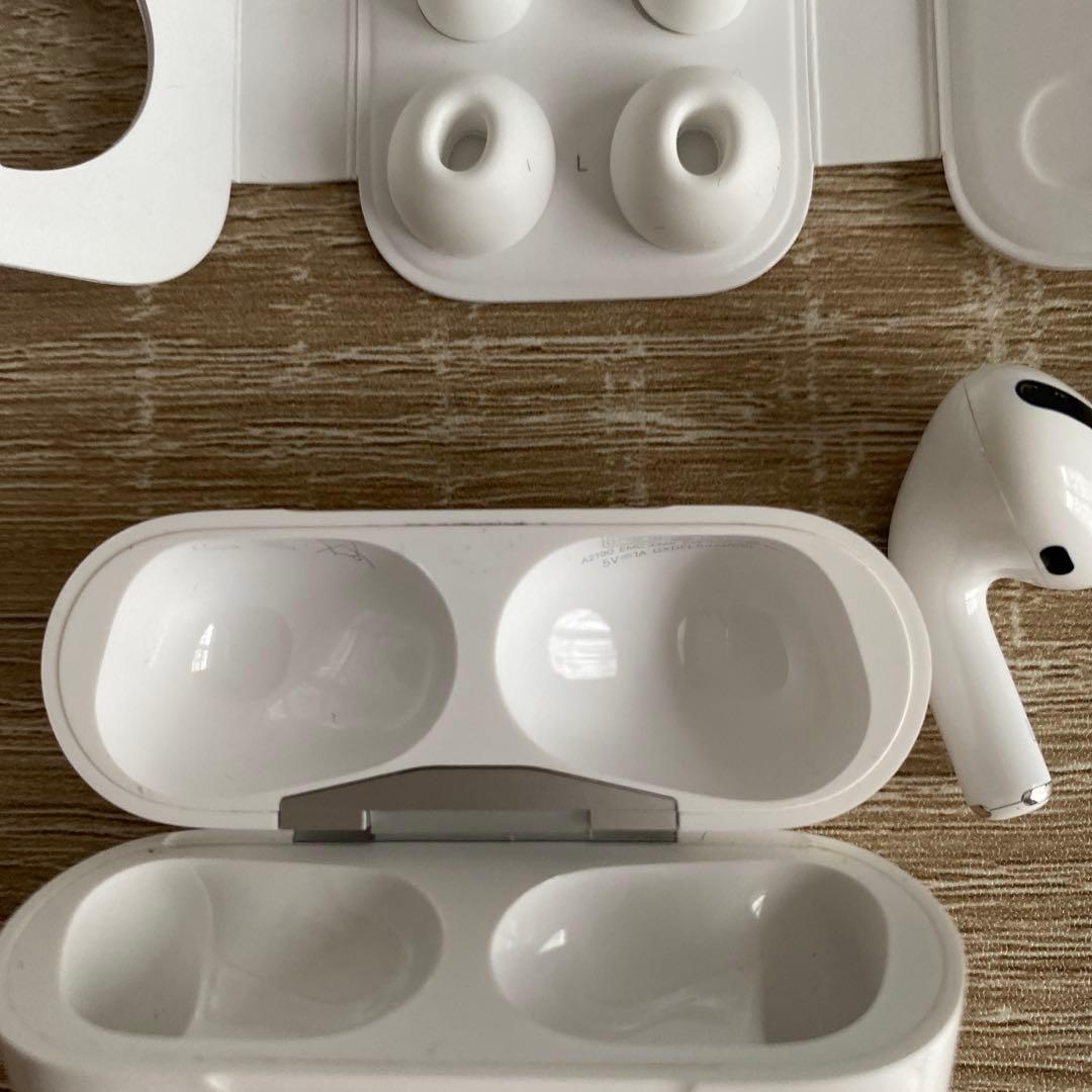 正規品！AirPods Pro 本体 充電ケース付き ホワイト