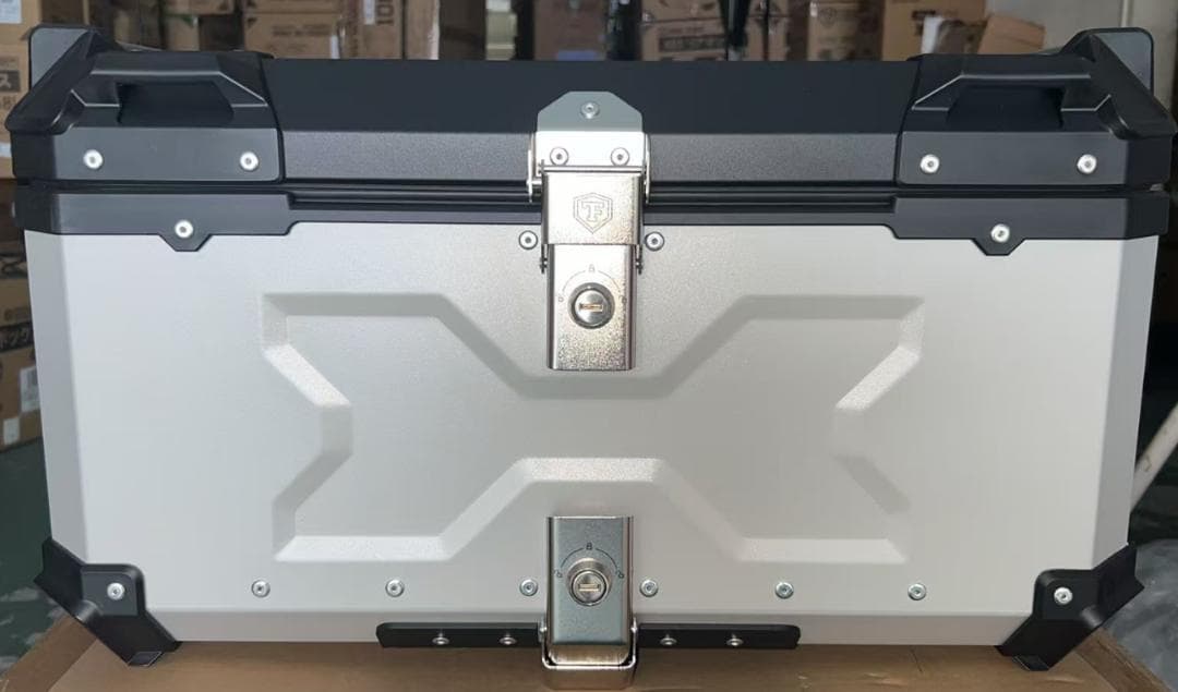 yykページ中古65L　バイクリアボックス アルミ制　シルバー