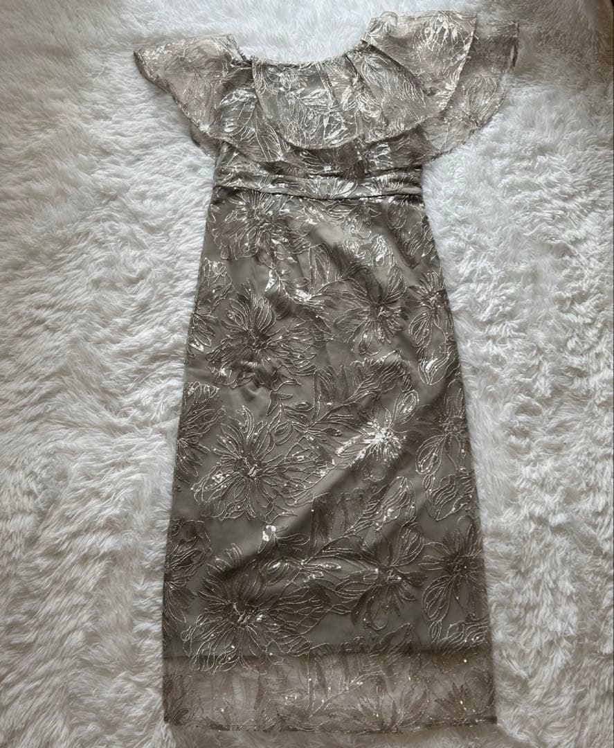 【新品タグ付✨️】LEJA フリルオフショルダースパンコールIラインドレスMグレー