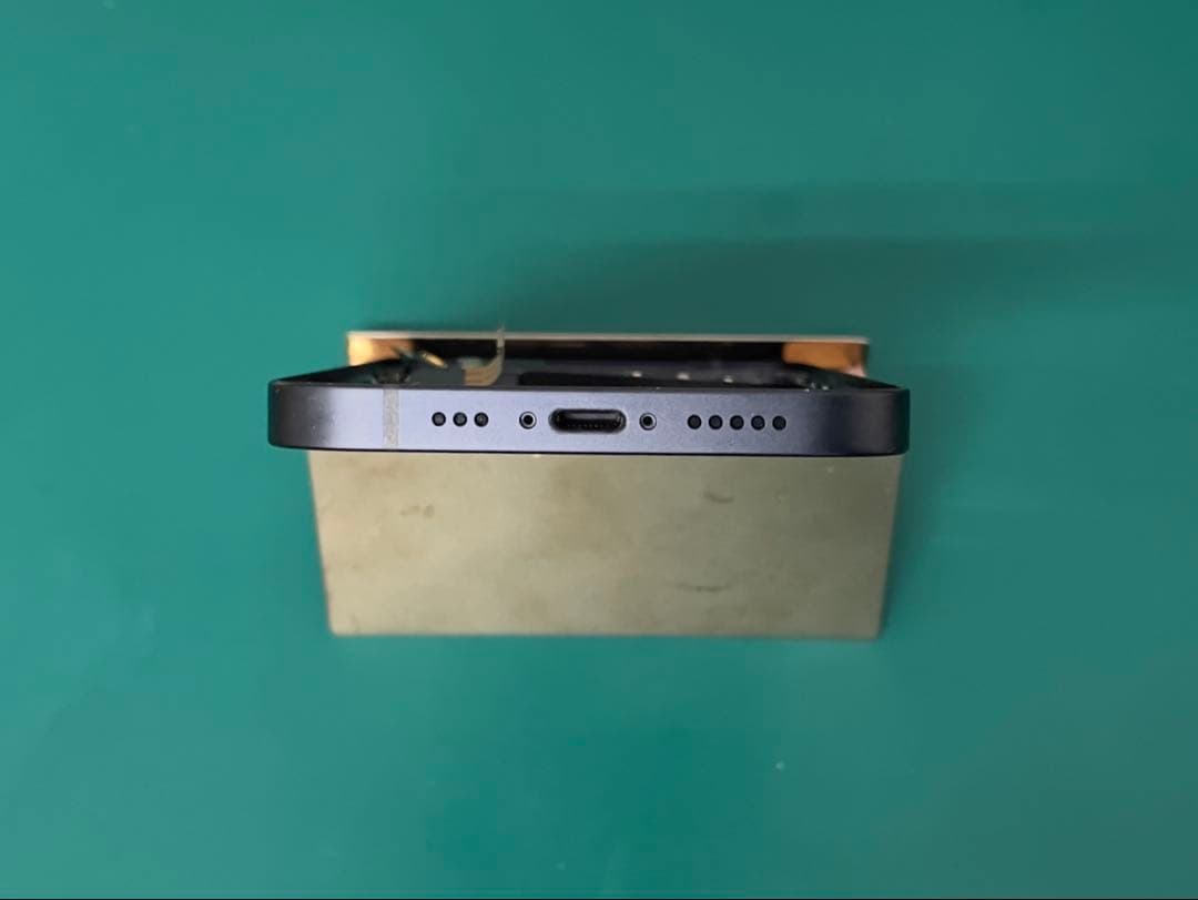 iPhone 12 ブラック バンパーフレーム　ジャンク品