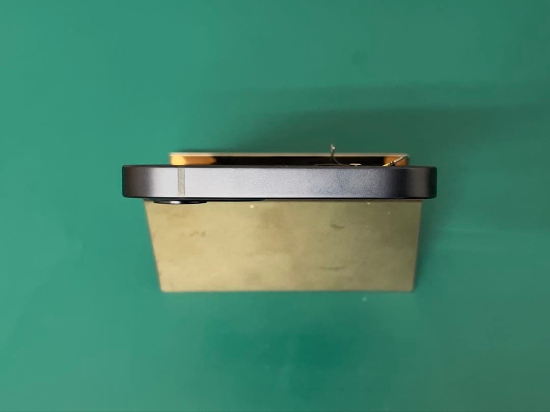 iPhone 12 ブラック バンパーフレーム　ジャンク品