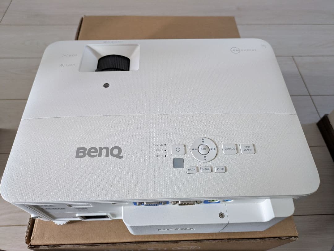 プロジェクター　BenQ 　TH685i