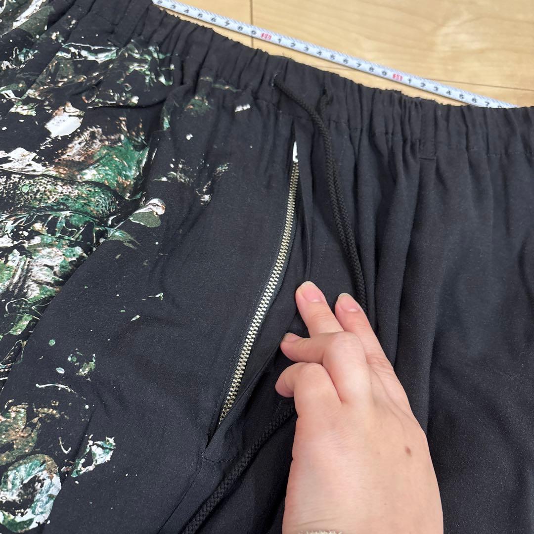 groundY サルエルパンツ ブラックとグリーンのグラフィック