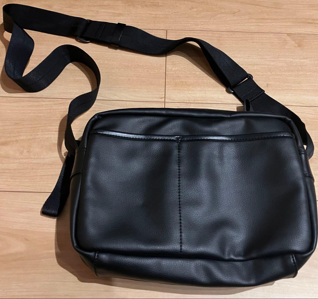 Vienne Westwood ORBプレートシリーズショルダーバッグ