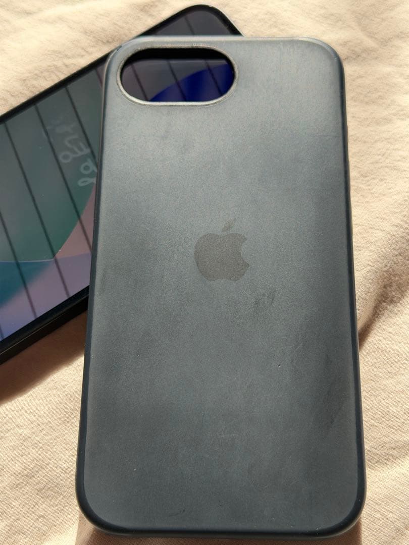 iPhone 16e 128GB SIM フリー + 純正シリコンケース