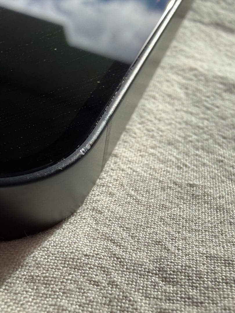 iPhone 16e 128GB SIM フリー + 純正シリコンケース