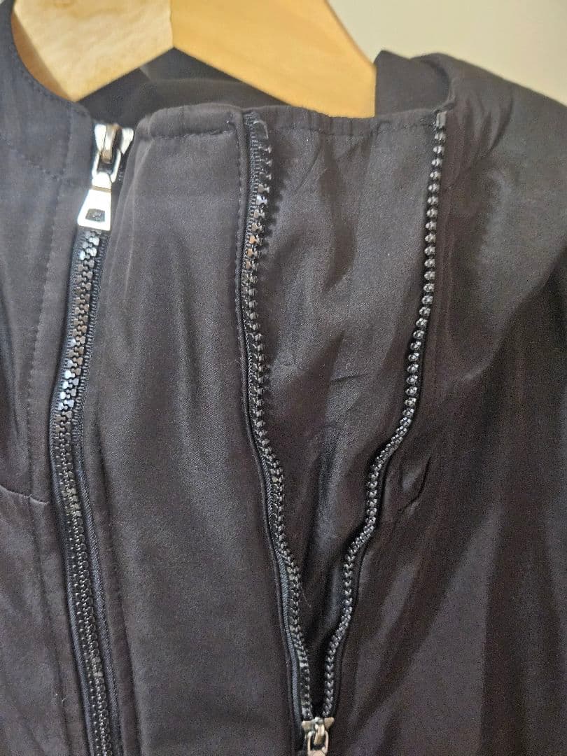 STONE  フーデッド中綿ミドルコート ブラック ダブルジップ