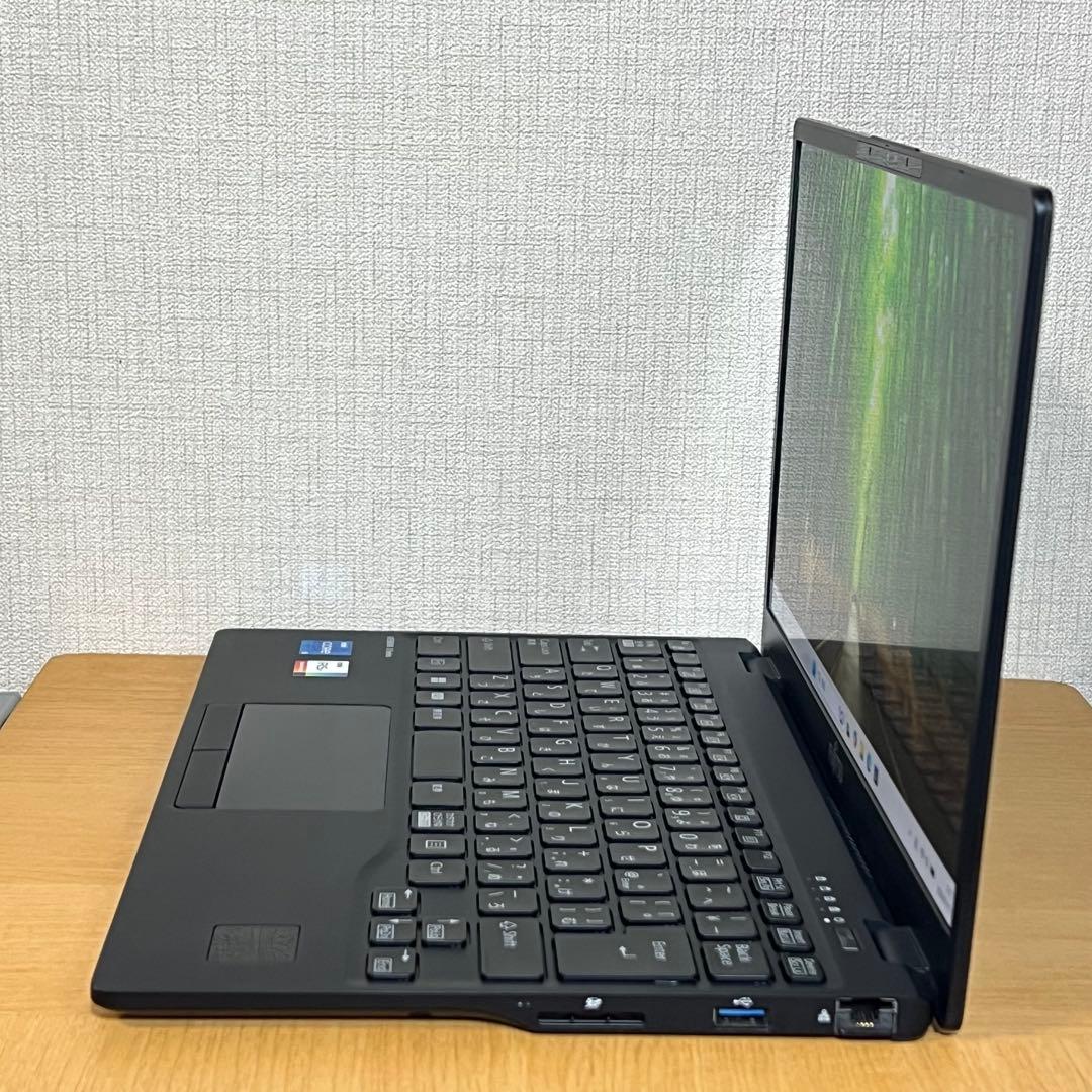 Fujitsu Lifebook U9312/J i5第12世代／オフィス付き