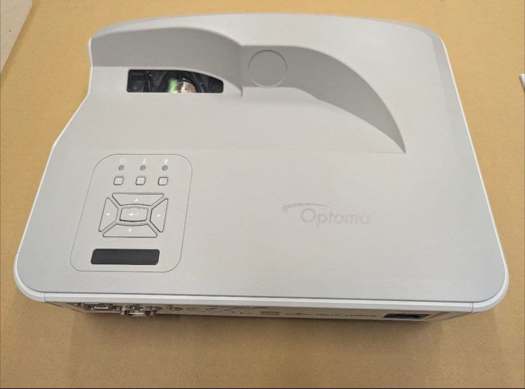 即購入可 美品 高輝度レーザ超短焦点プロジェクタオプトマZH400UST