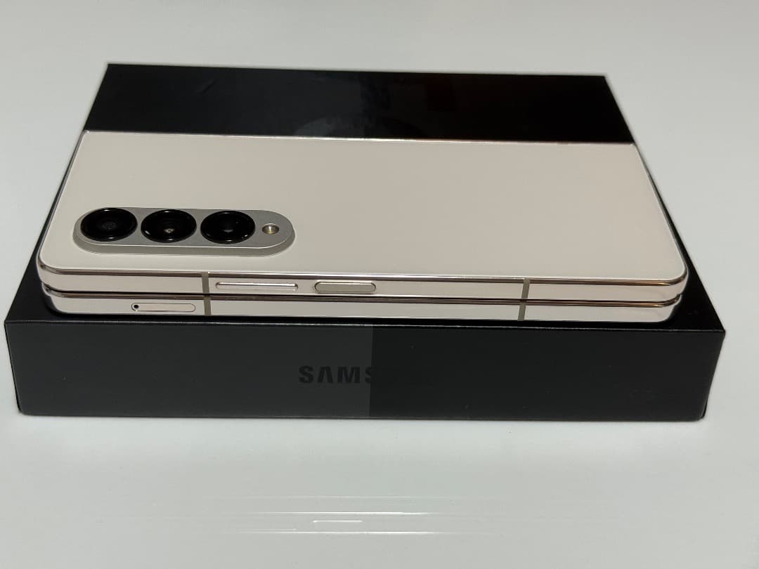 超美品 Galaxy Z Fold4 ベージュ 1TB A-51