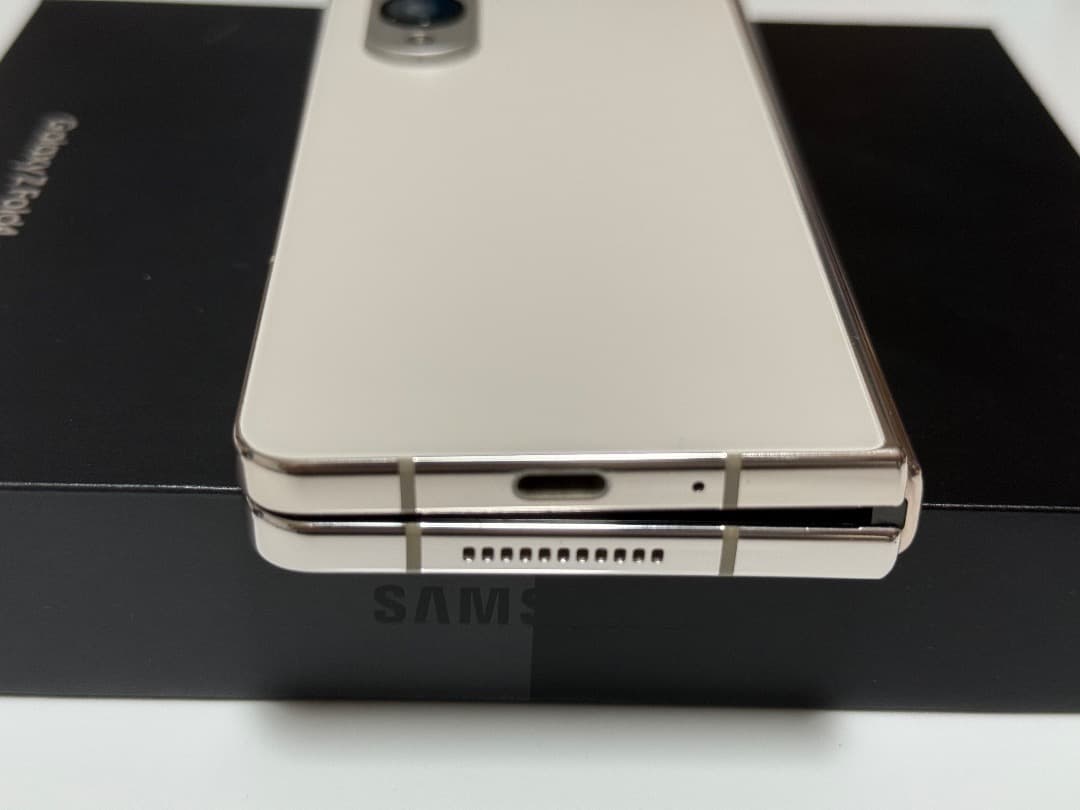 超美品 Galaxy Z Fold4 ベージュ 1TB A-51