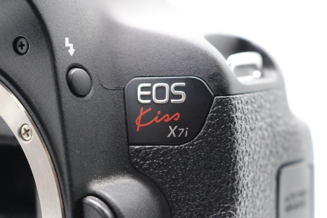 美品 【Canon EOS Kiss X7i ダブルレンズセット】 安心保証あり