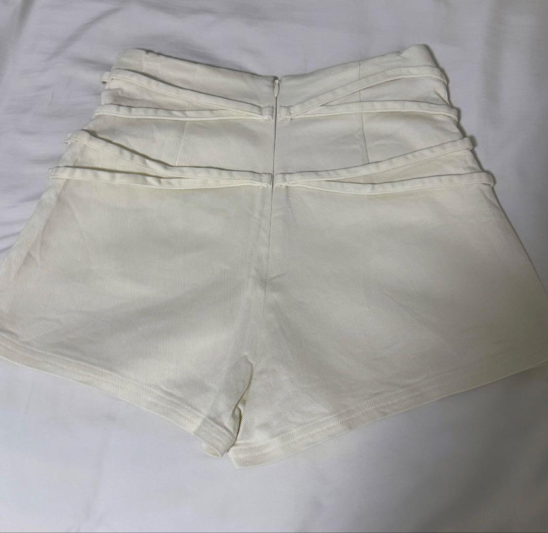 ダーリッチ Darich ダブルクロスベルトショートパンツ ivory M