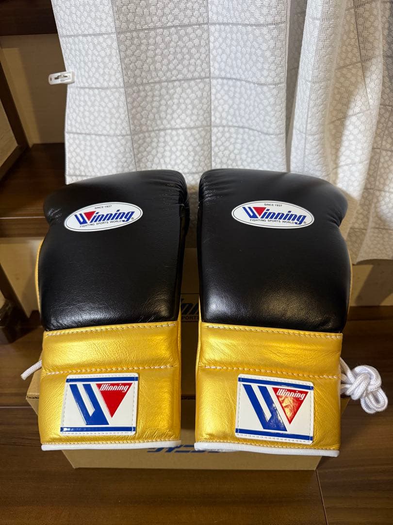 ウイニング winning ボクシンググローブ 黒／金　16オンス