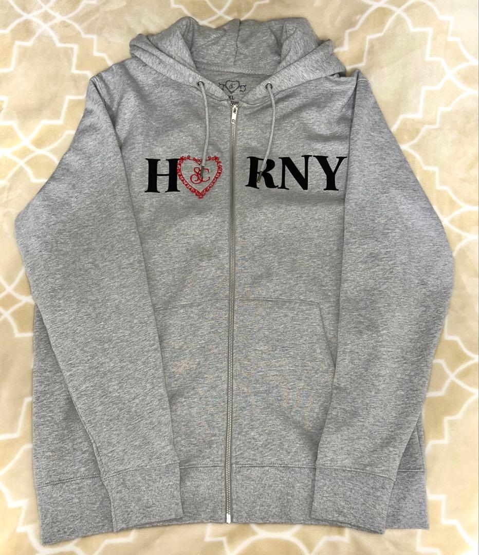 サブリナカーペンター　H♥RNY パーカー　XL