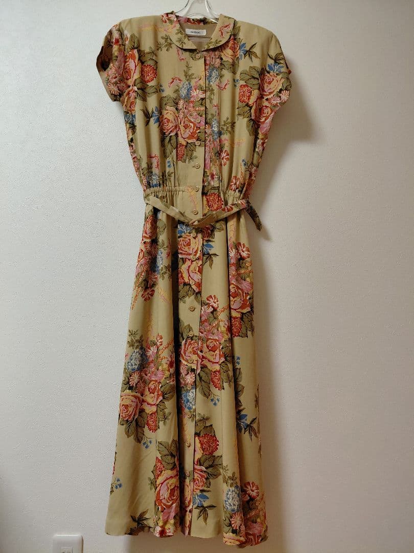 インゲボルグ　花柄ロングワンピース　半袖