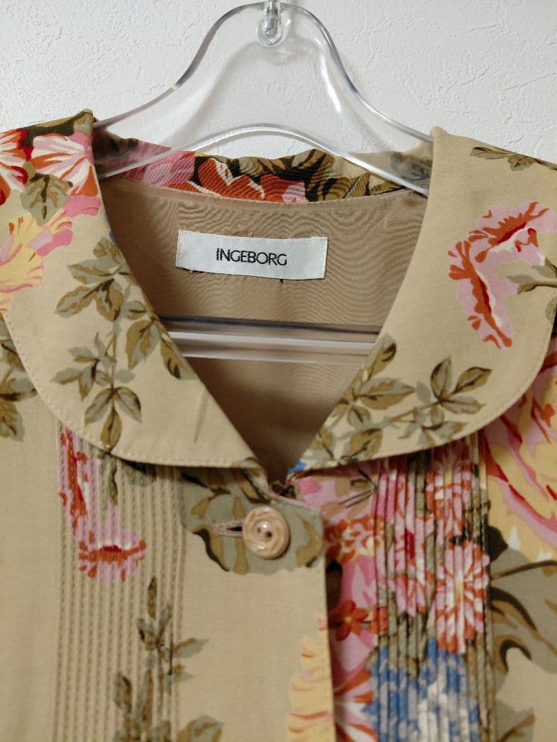 インゲボルグ　花柄ロングワンピース　半袖