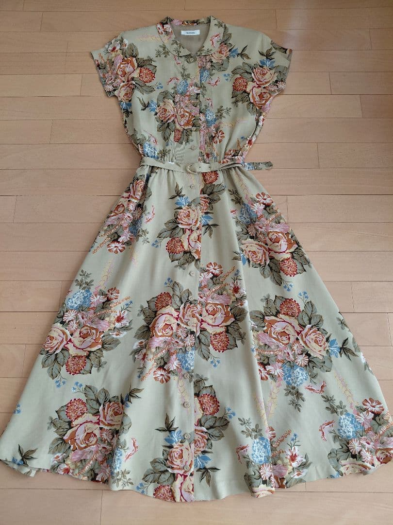 インゲボルグ　花柄ロングワンピース　半袖