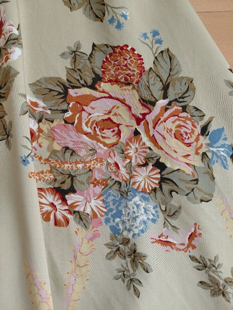 インゲボルグ　花柄ロングワンピース　半袖