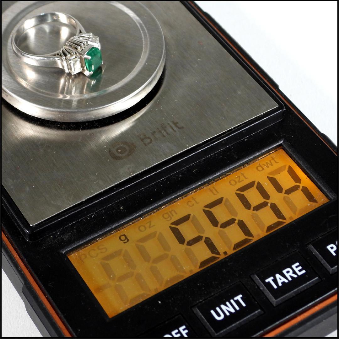 Pm900 0.73 0.43エメラルド ダイヤモンド指輪 重さ約5.6g10号