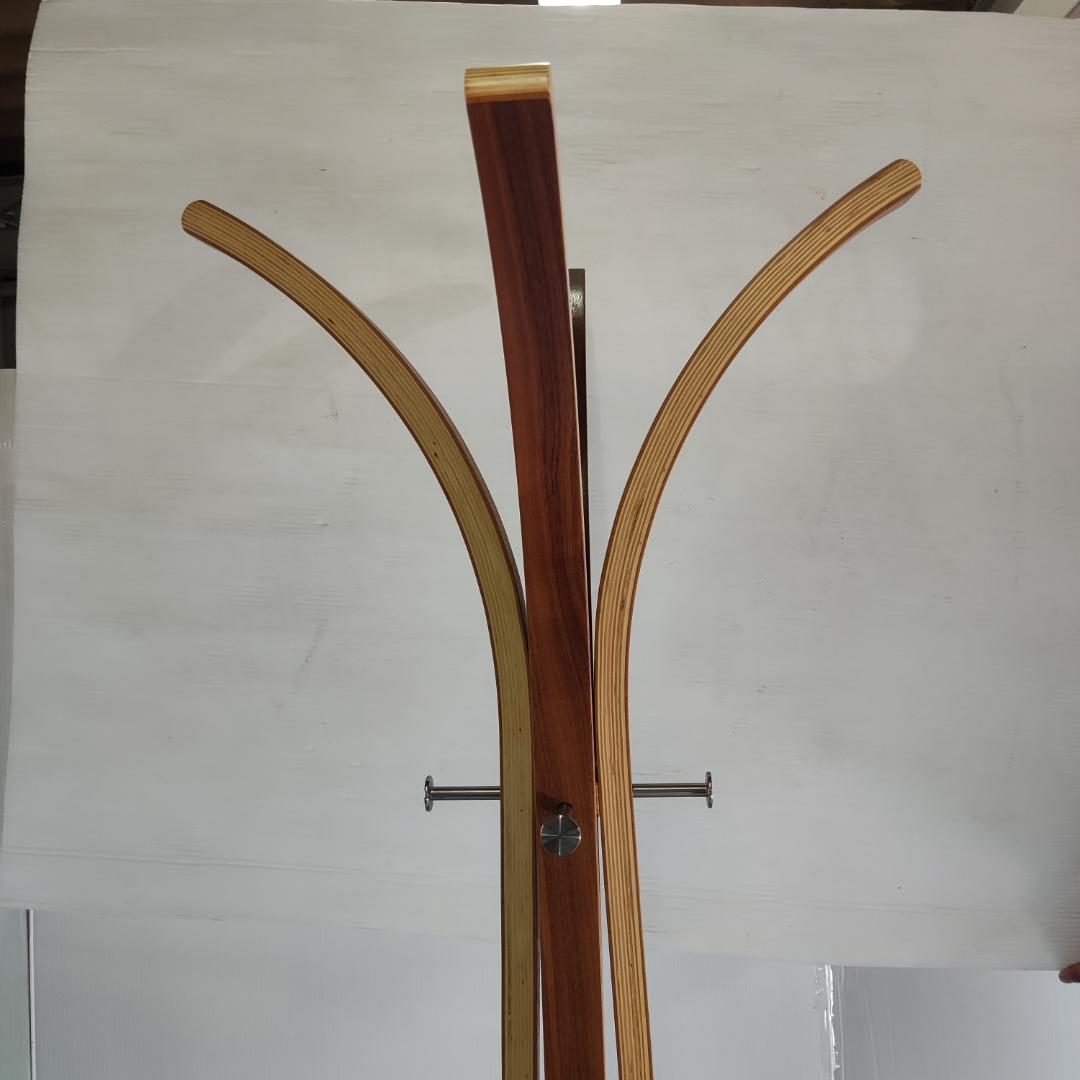 ACTUS取扱　プライウッドコートハンガー　4本脚