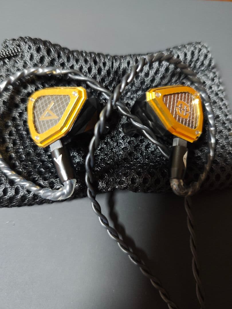 ほぼ未使用品 Astell&Kern　Empire Ears　Novus