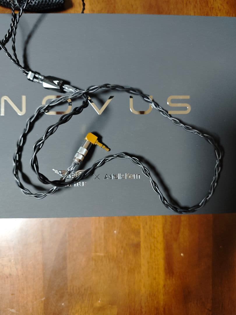 ほぼ未使用品 Astell&Kern　Empire Ears　Novus
