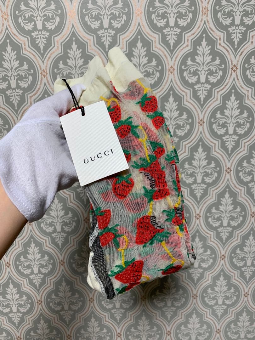 期間限定お値下げ！正規品　新品　未使用　グッチ　ストロベリー　いちご　タイツ