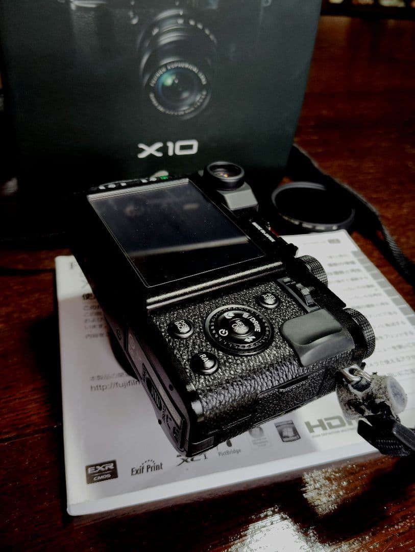 FUJIFILM　Ｘ10　高級コンパクトデジカメ　ＭＡＤＥＩＮ ＪＡＰＡＮ