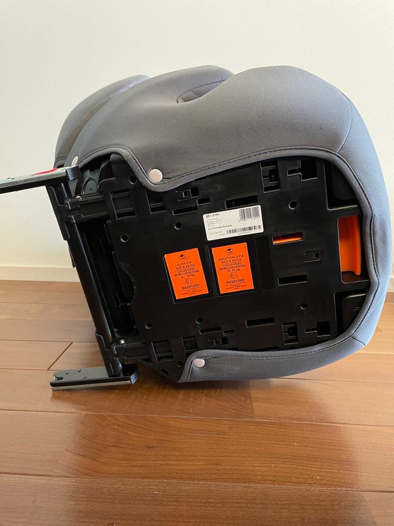 cbx AURA-FIX アウラフィックス　車用チャイルドシート グレー