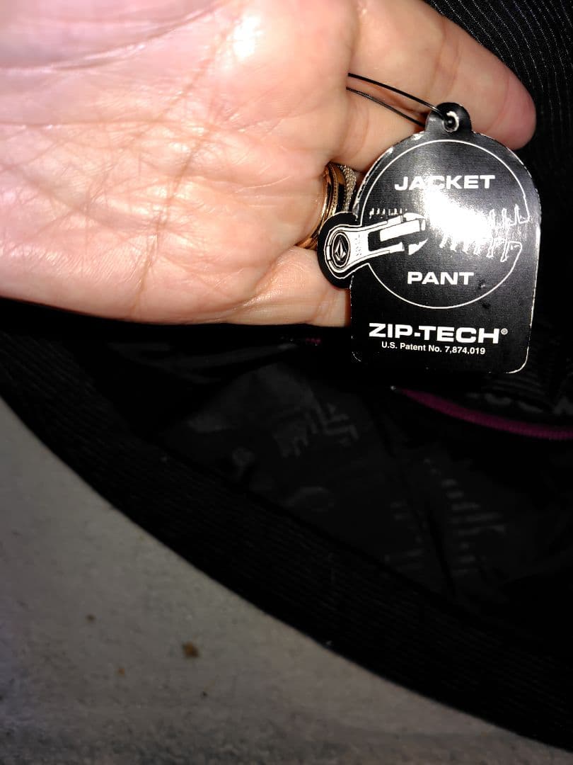 VOLCOM スノボウェア　上下　新品タグ付き　S　XS