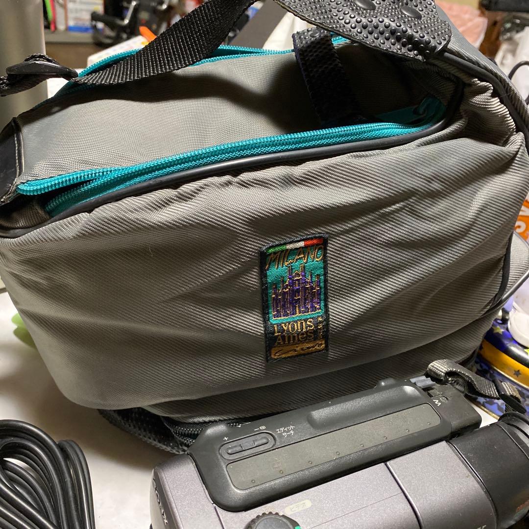 SONY VideoHi8 Handycam CCD-TR3 ④