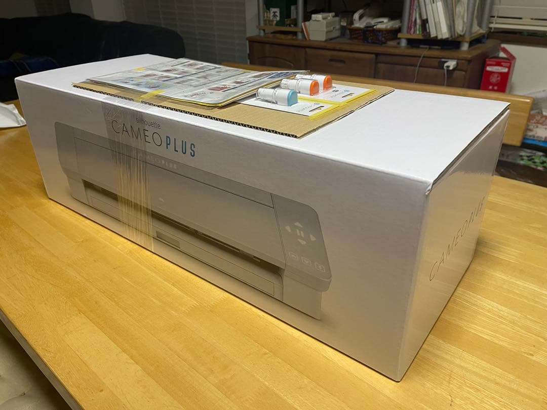 【未開封】CAMEO 4 PLUS カッティングマシン クラフトブレード付