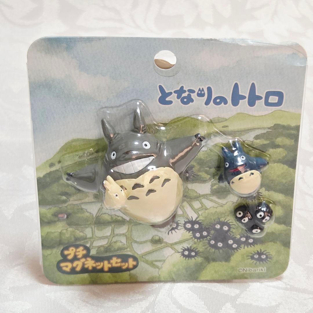となりのトトロ　8点　まとめ売り　カレンダー　ハンカチ　ホルダー